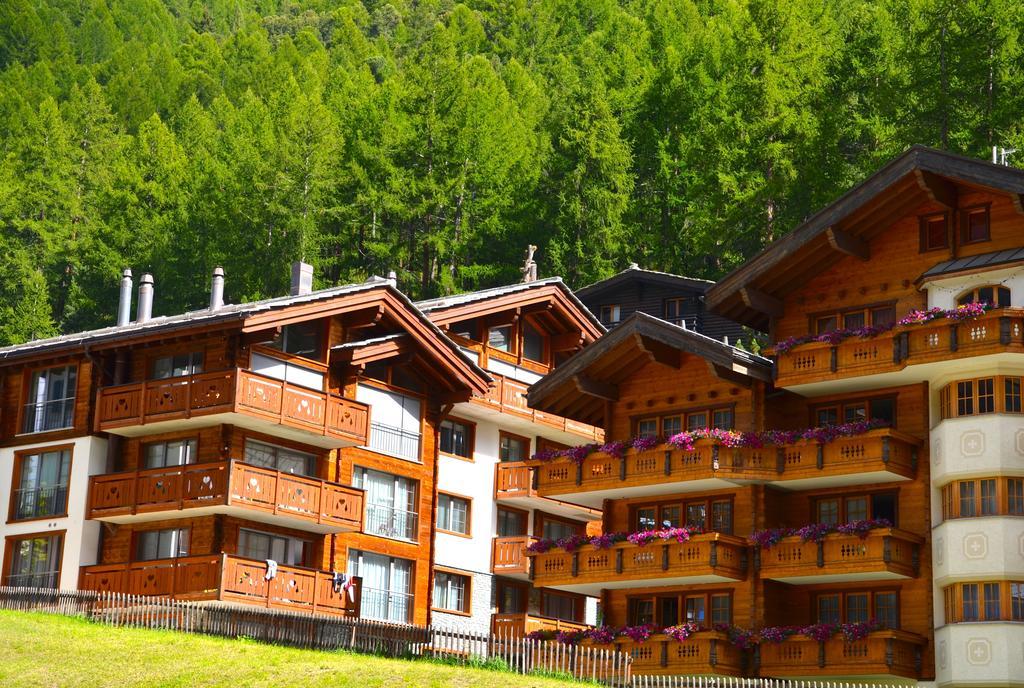 Jaegerhof Serviced Apartements Zermatt Room photo